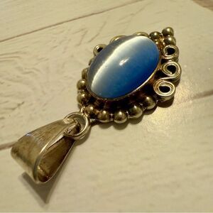 VINTAGE STERLING SILVER BLUE CAT’S EYE PENDANT – MEXICO .925